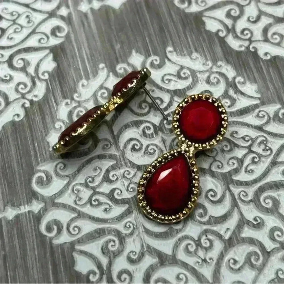 Vintage Gold Tone Red Gems Stud Earrings - Picture 2 of 2